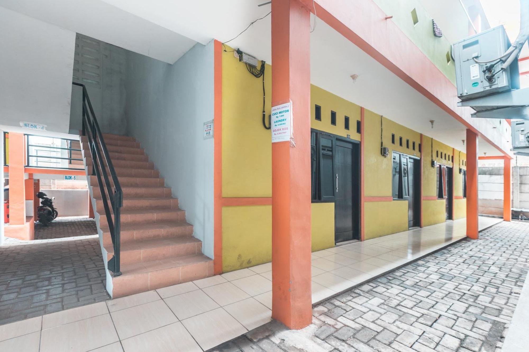 OYO 1756 Amira Residence Bekasi Exterior foto