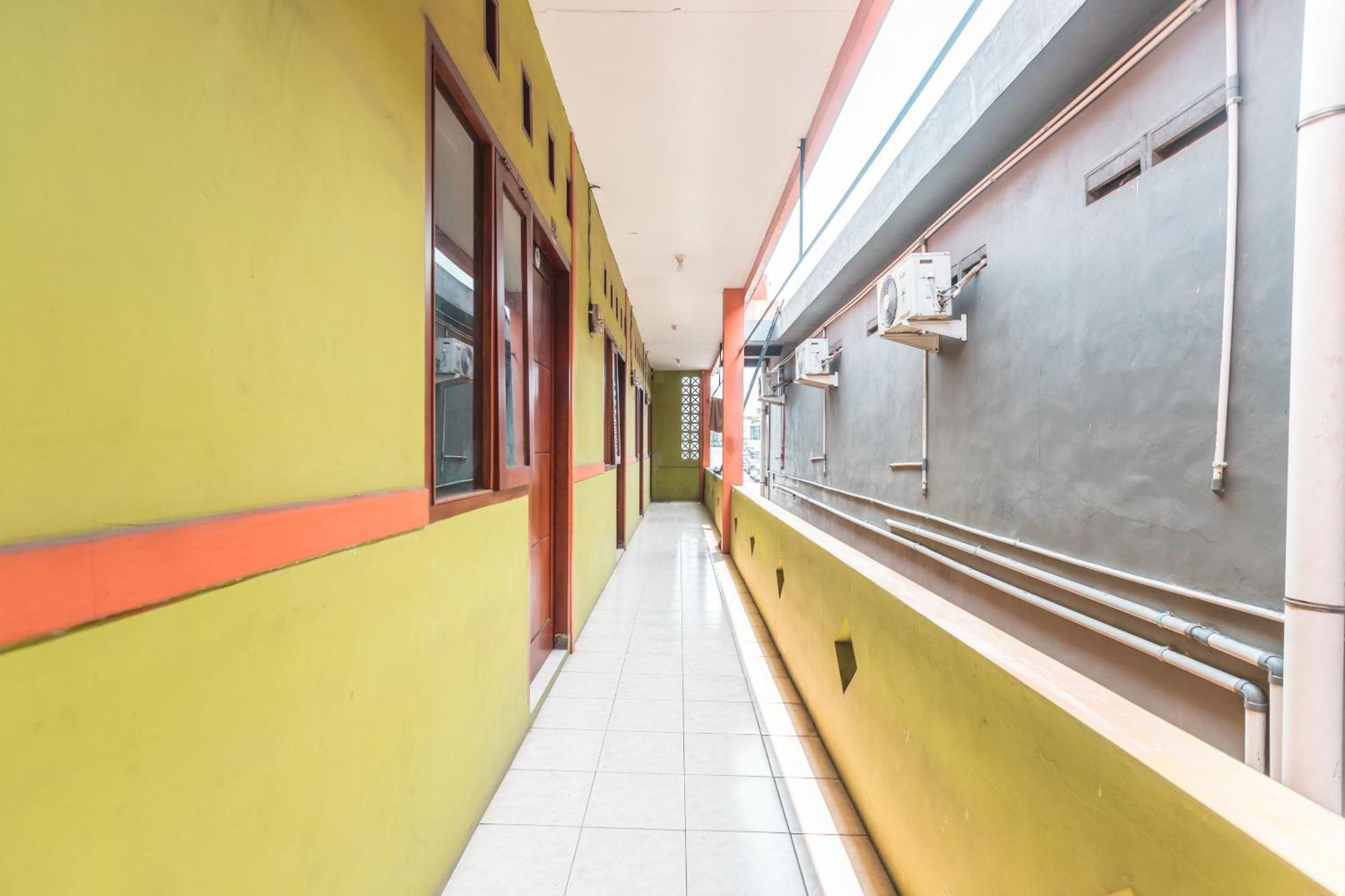 OYO 1756 Amira Residence Bekasi Exterior foto