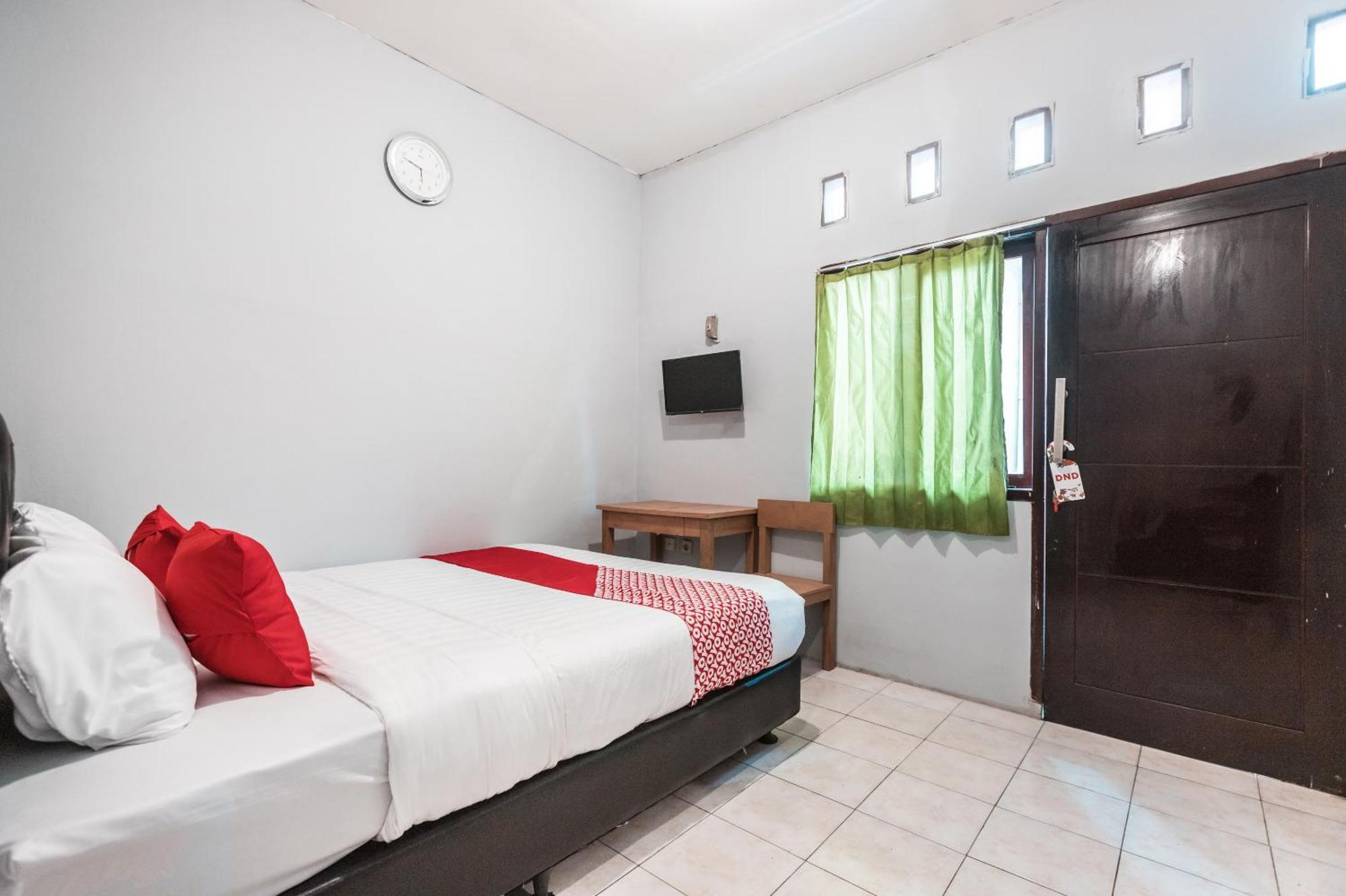OYO 1756 Amira Residence Bekasi Exterior foto