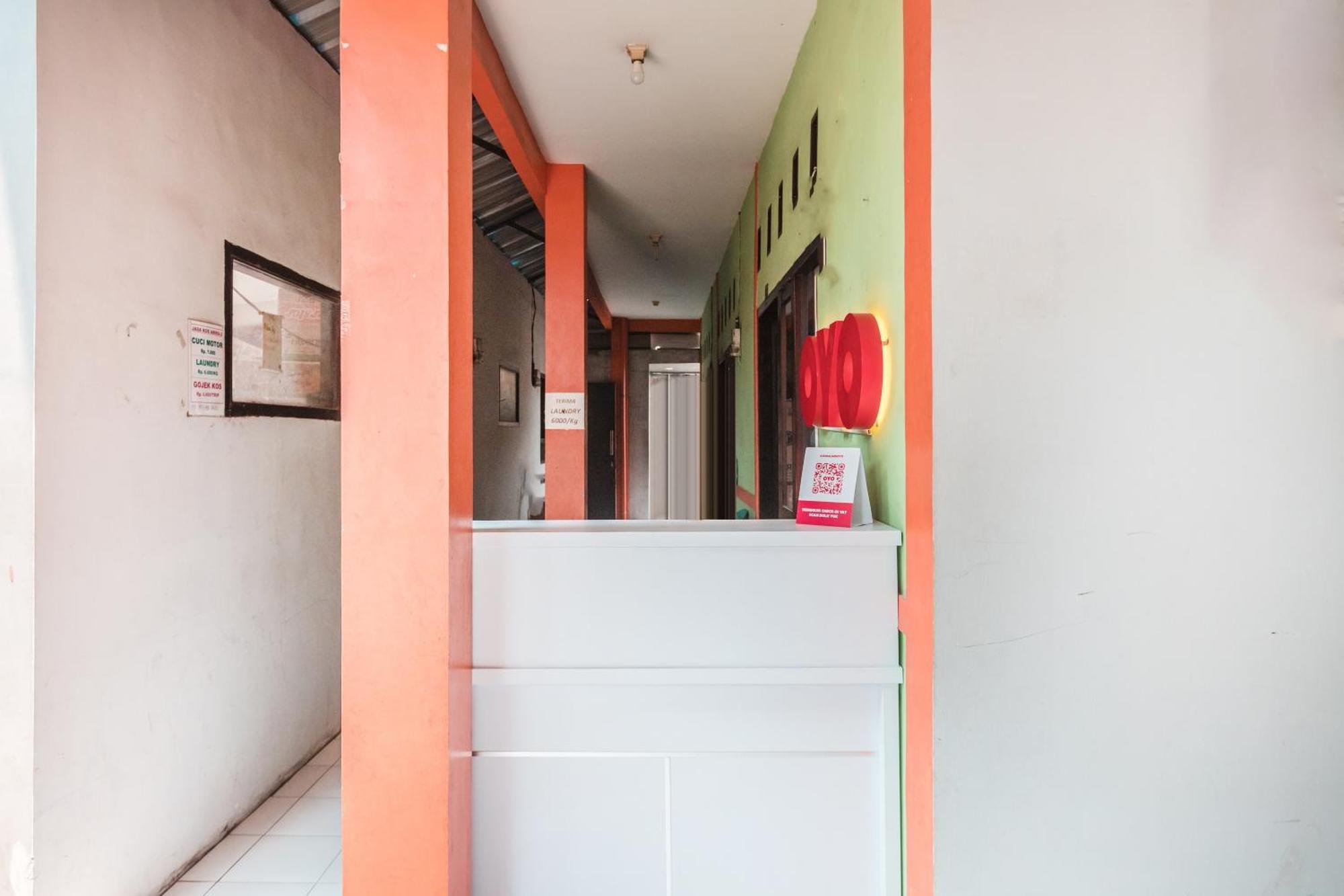 OYO 1756 Amira Residence Bekasi Exterior foto